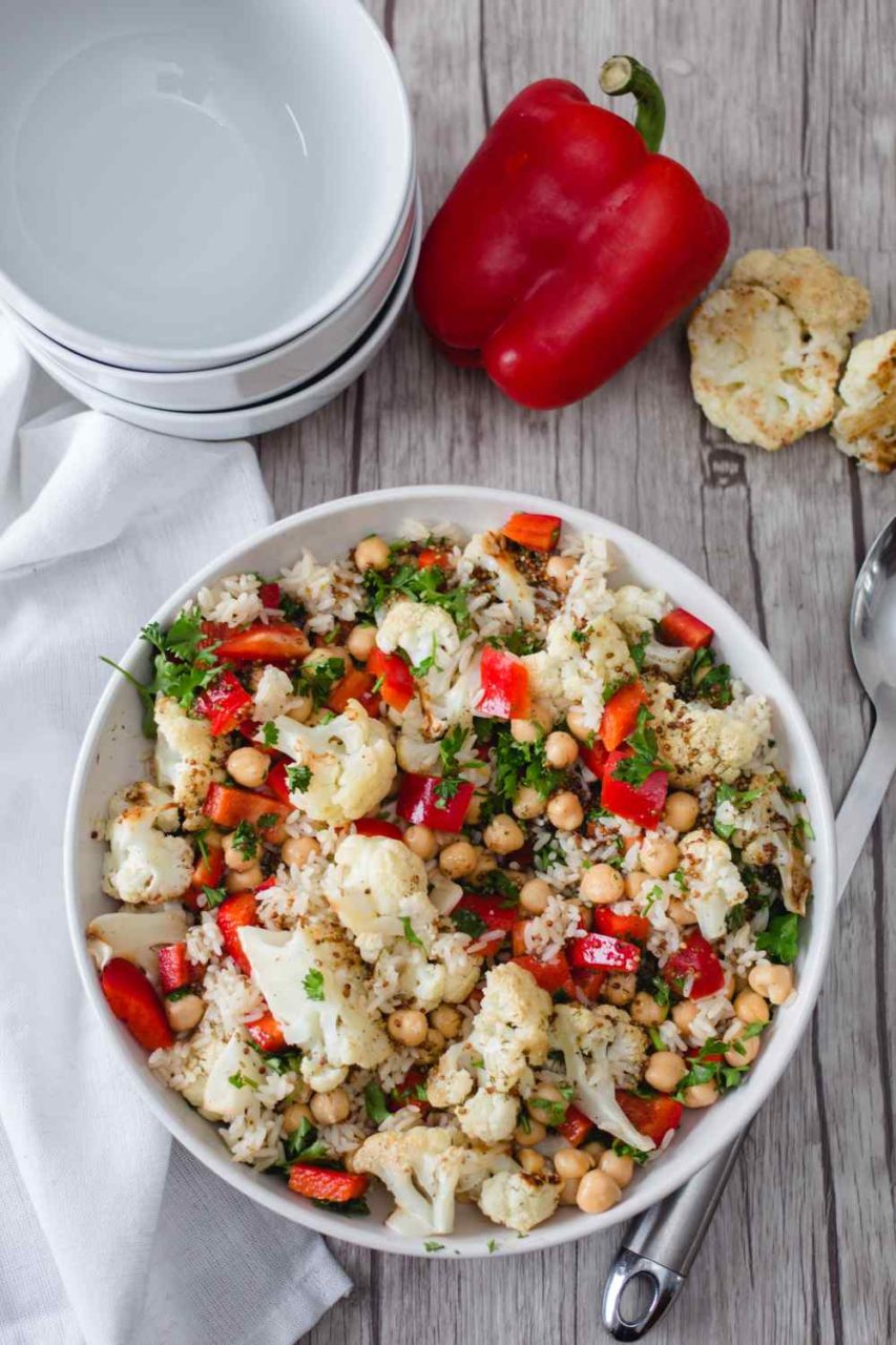 Salat mit Blumenkohl und Kichererbsen