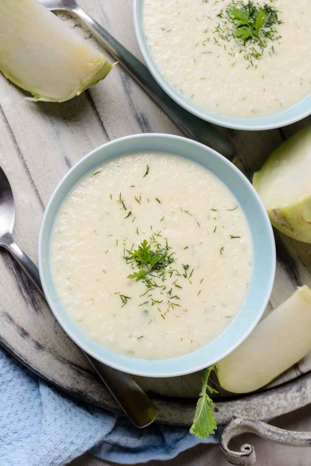 Kohlrabi Suppe mit Kräutern