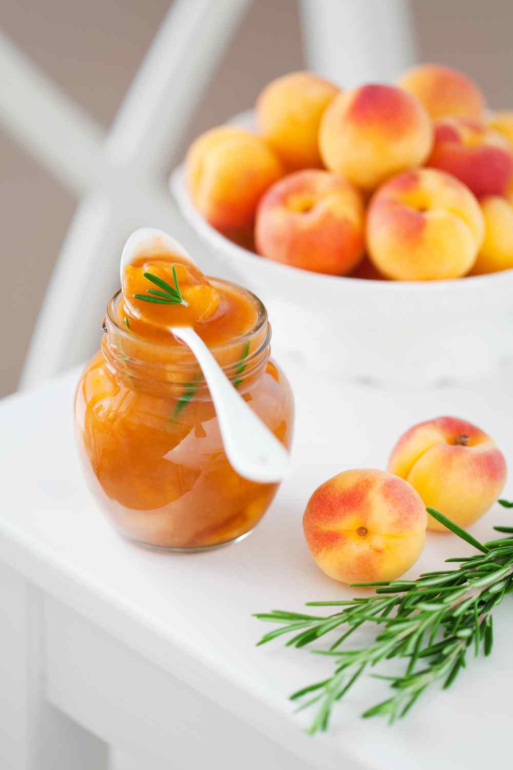 Glas mit Pfirsich Marmelade