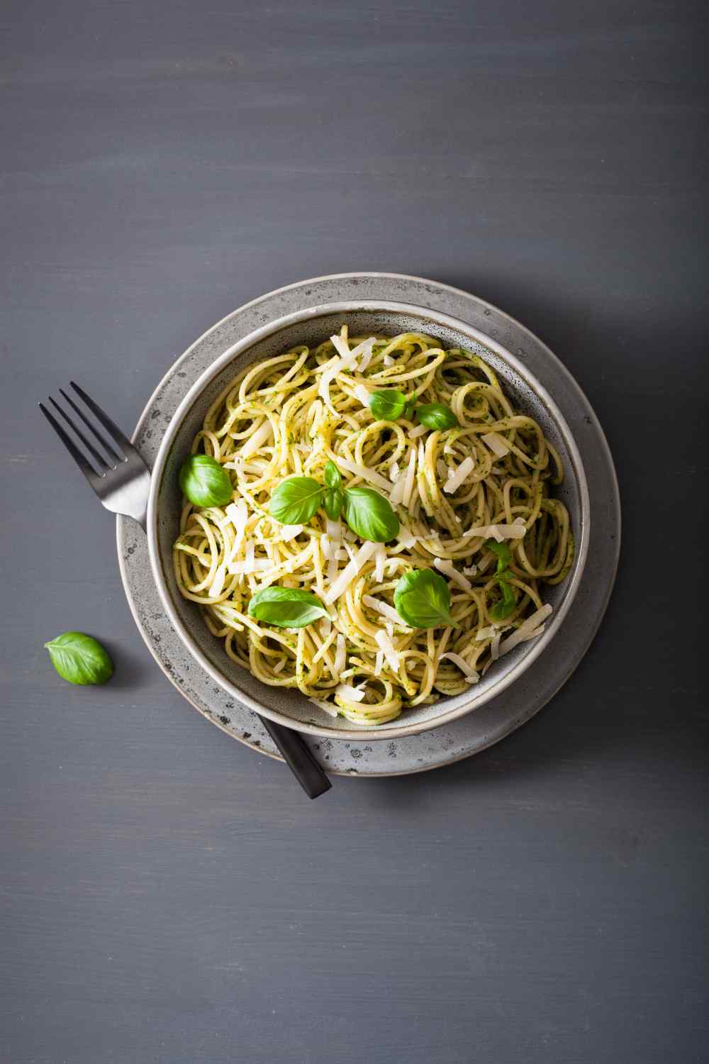 Spaghetti mit Basilikum