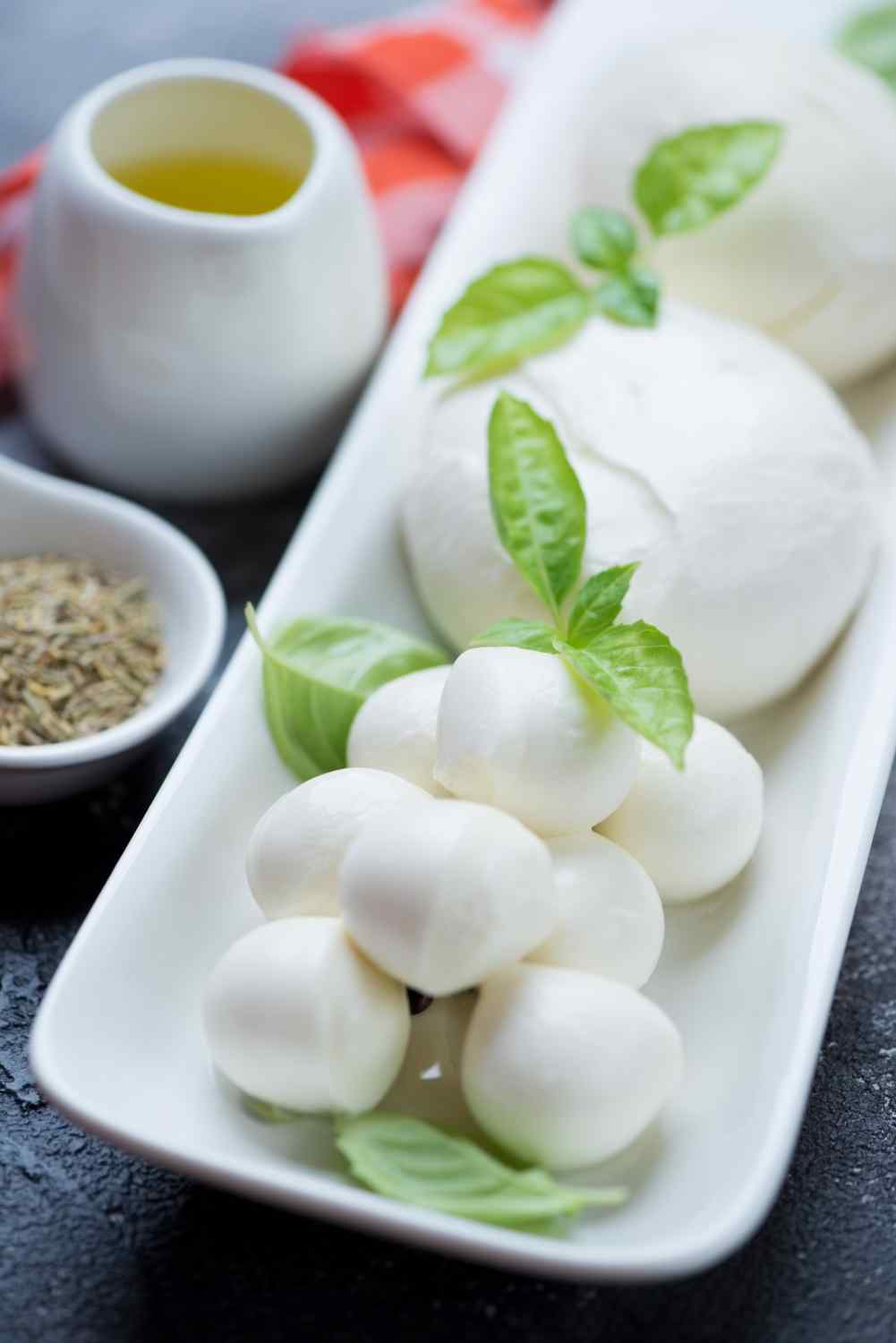 Mozzarella mit Zitrone und Basilikum Mozzarella mit Zitrone und Basilikum